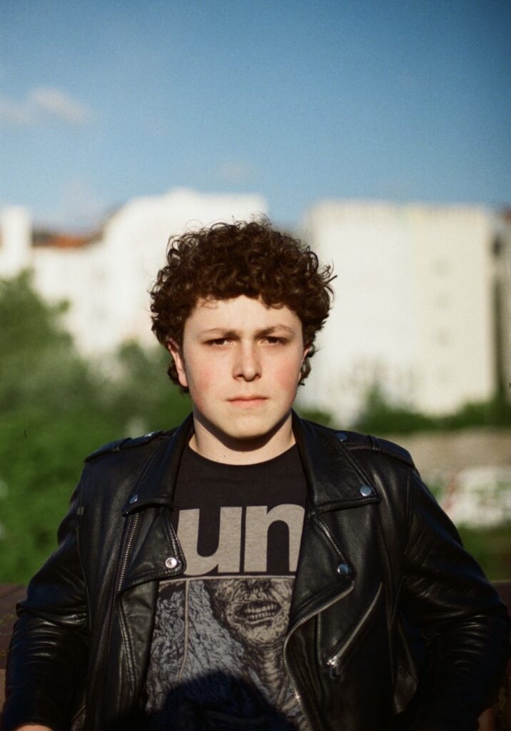 Kian Barr – Lead Guitar